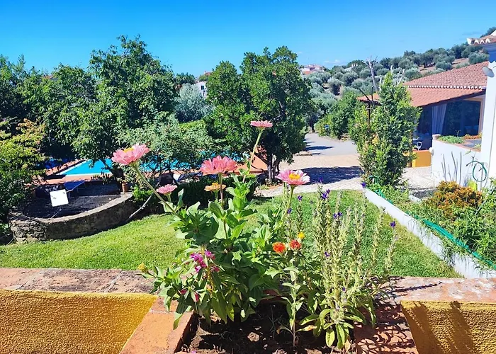 With Pool Semesterbostad